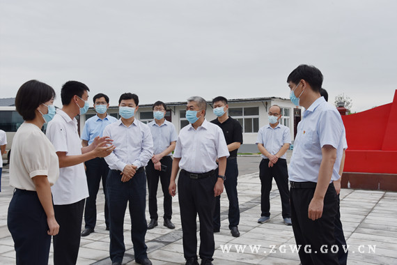 平顶山市委副书记赵宏宇来我市调研乡村振兴和疫情防控工作(2.jpg