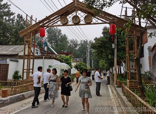 姬庄村：昔日贫困村    如今旅游地2 (1).jpg