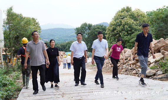 朱志骞带队调研督导孤山寨民宿项目建设工作.jpg