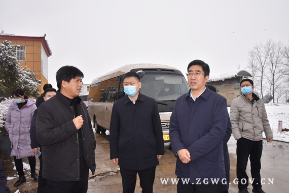 朱志骞节前慰问敬老院、困难群众 实地调研农村群众饮水问题 (1)_副本.jpg