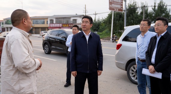 朱志骞专题调研道路建设、路域环境整治及“美丽小镇”建设情况 (2)_副本.jpg